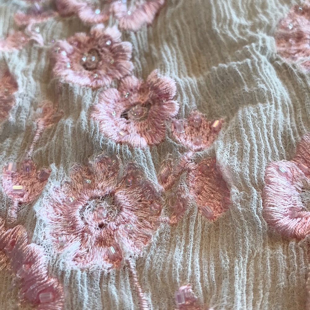 Sheer blouse with appliqués - Picture 6 of 8